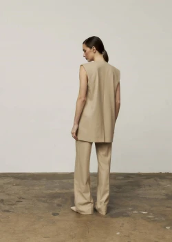 BEIGE COLLARLESS STRAIGHT FIT VEST2