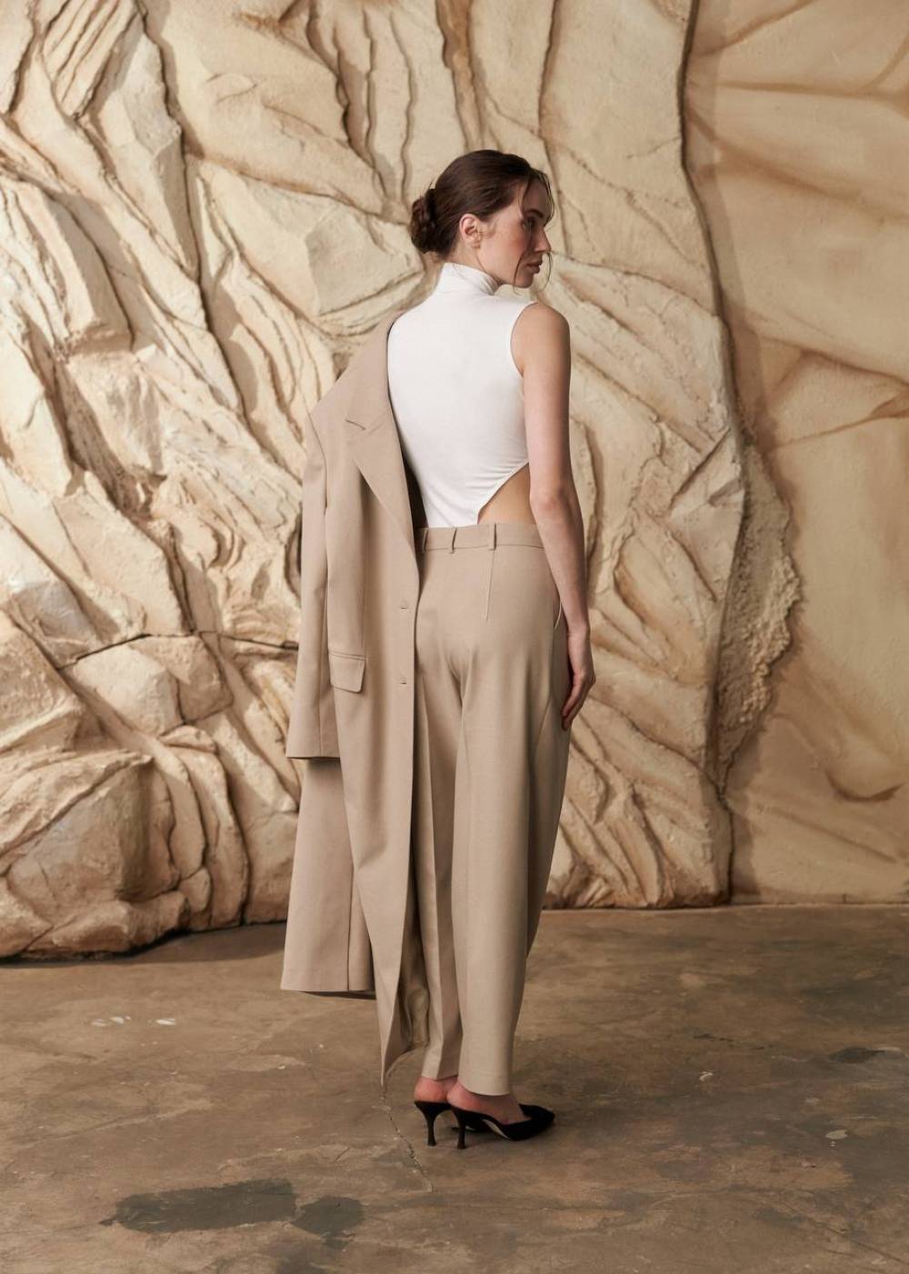 LOW-RISE PANTS 1